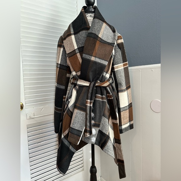 Chicwish wool blend wrap coat - Picture 2 of 9